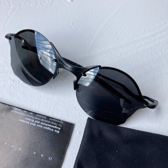 Oakley sunglasses - Picture 1 of 7